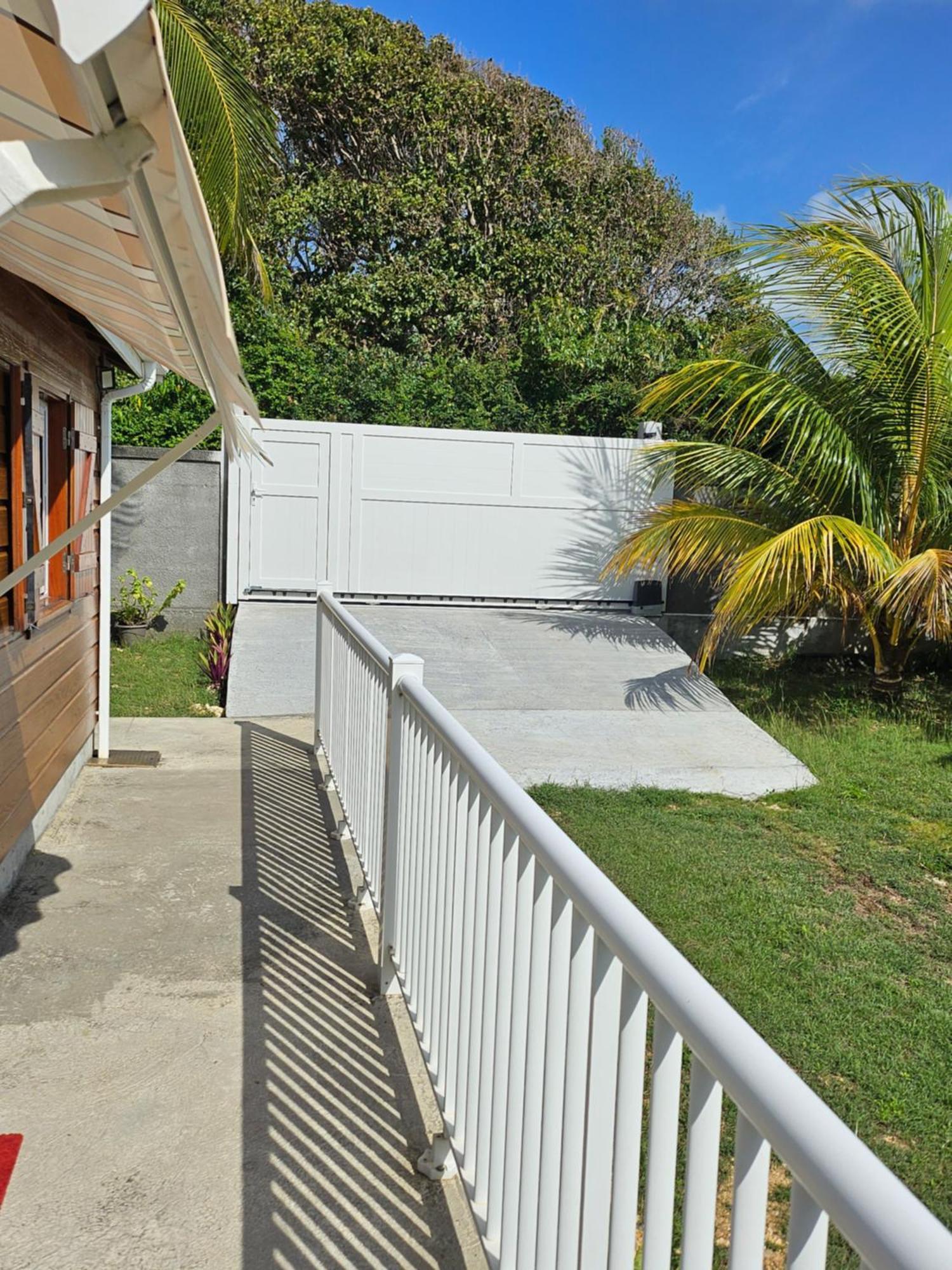 Bungalow Bo Sicrie Le Moule Exterior photo